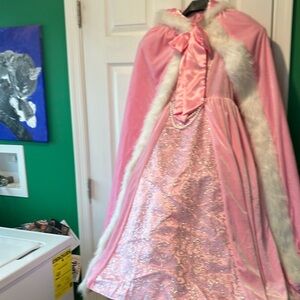 Pink long sleeved princess dress costume with faux fur trimmed cape girls m10-12